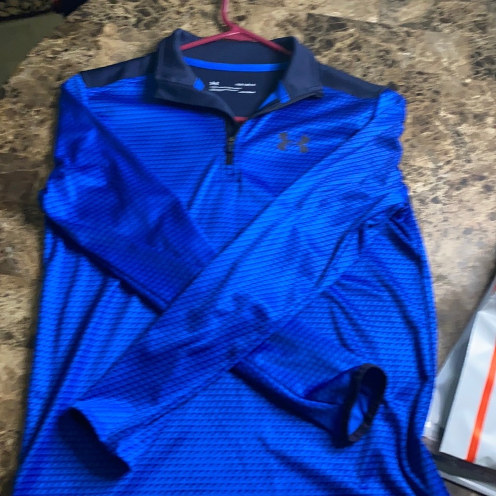 Boys Under Armour lightweight pullover size large